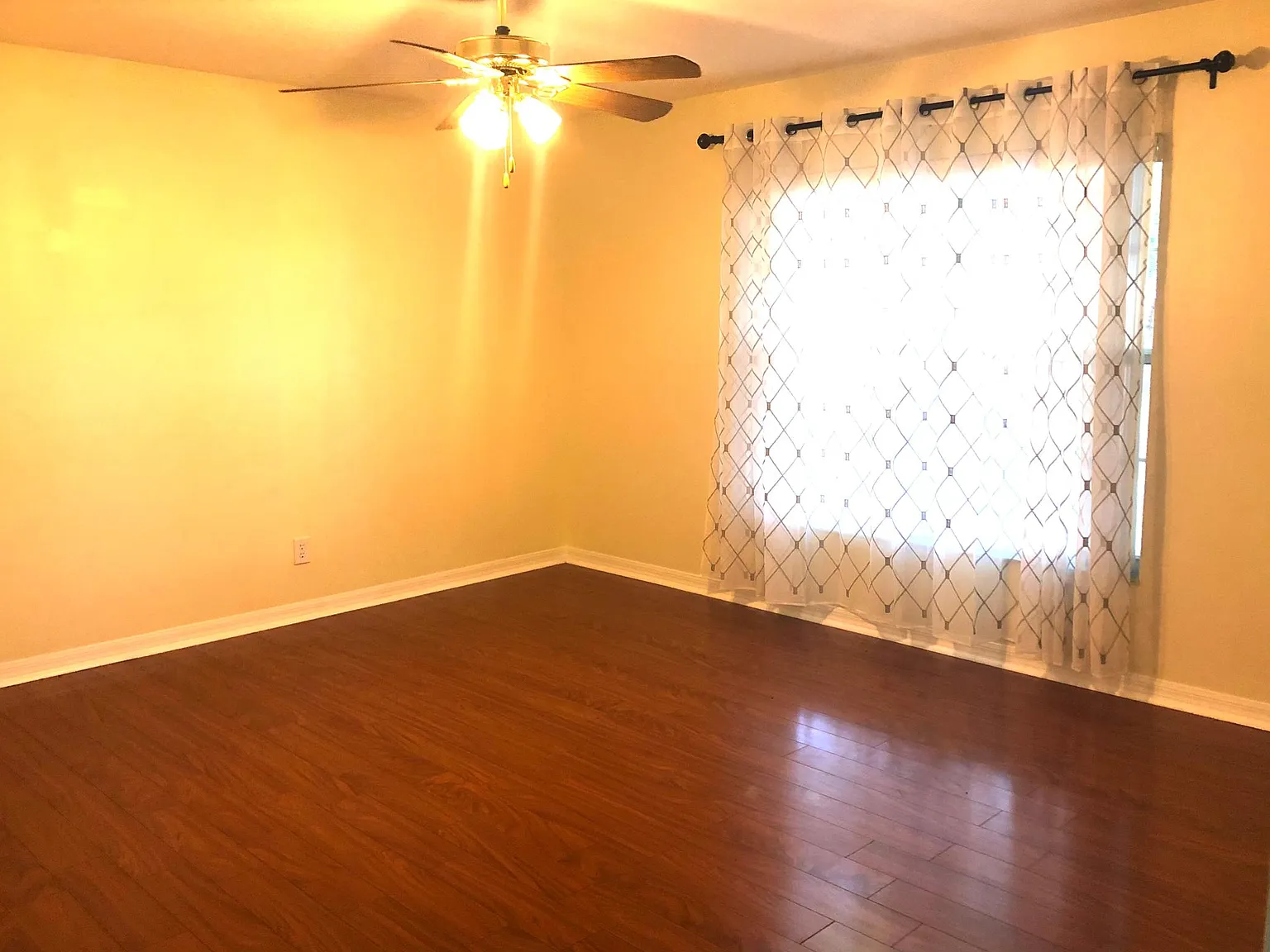 4 bed, 2429 sqft, $2,900 — Photo 4
