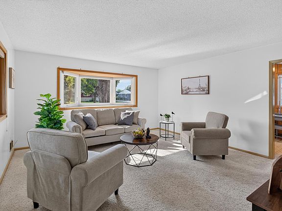 4th image of 726 22nd Ave N
