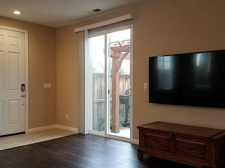3919 Heritage Ave — Photo 9