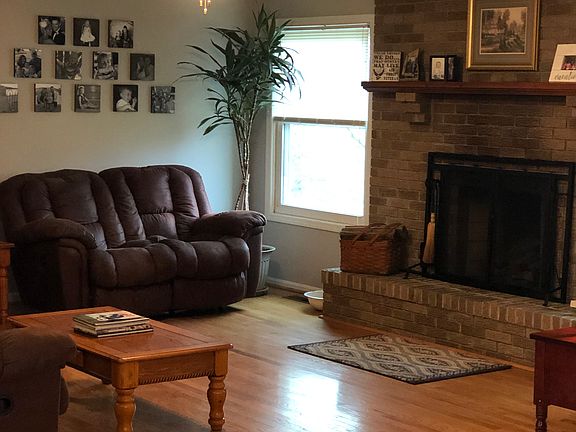 4th image of 493 Glenbrook Dr
