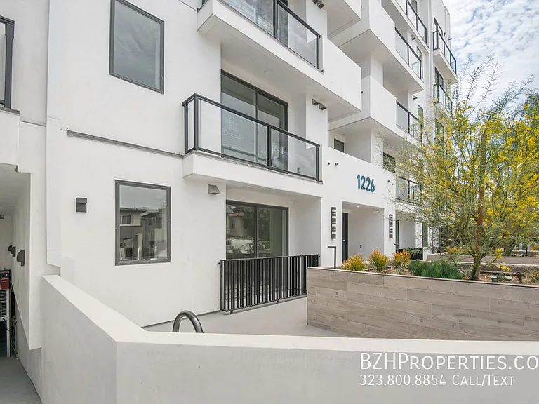 Bedford Twenty - Luxury Condos — Photo 52