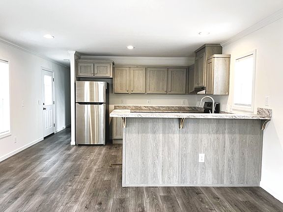 3rd image of 856 Lookout Dr