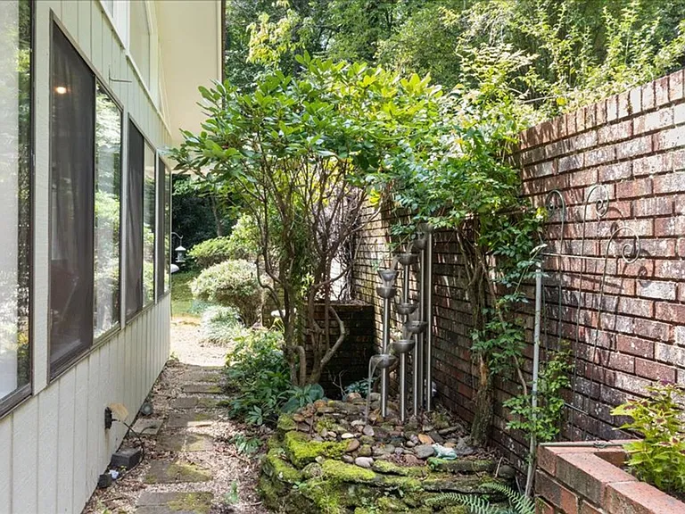 1050 Illahee Rd — Photo 22