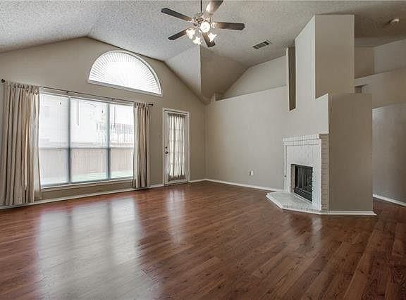 3rd image of 813 Ingleside Dr