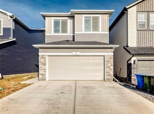 69 SW Amblehurst Way NW, Calgary, AB T3P 2A2