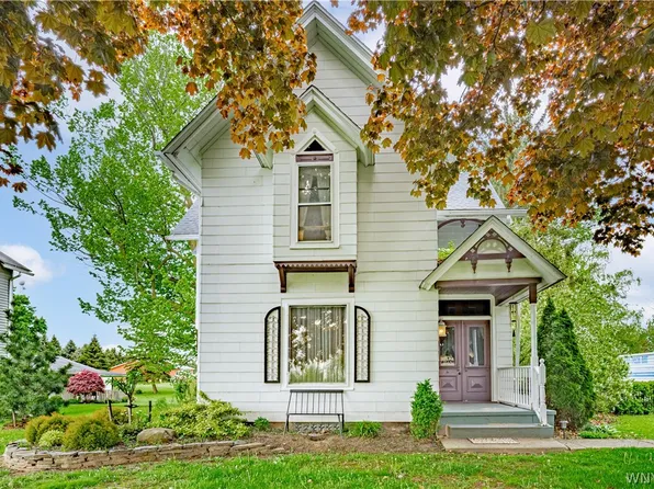 615 Lake St, Wilson, NY 14172