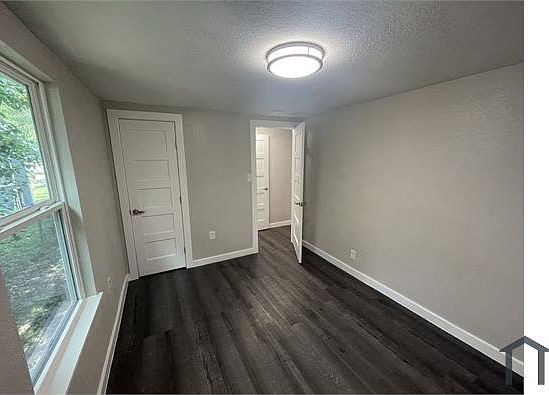 2nd image of 1906 S Pine St