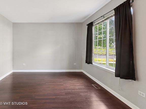 3rd image of 2476 Hillsboro Ln