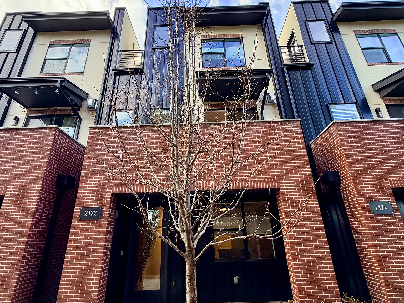 3 bed, 3.5 bath, 1812 sqft, $3,750 — Photo 2
