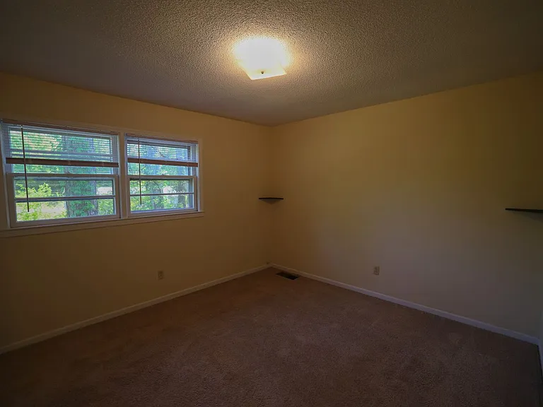 224 Charleston Ave — Photo 10