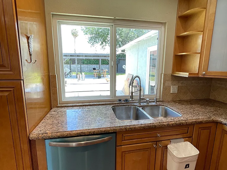 8221 Valdosta Ave — Photo 4