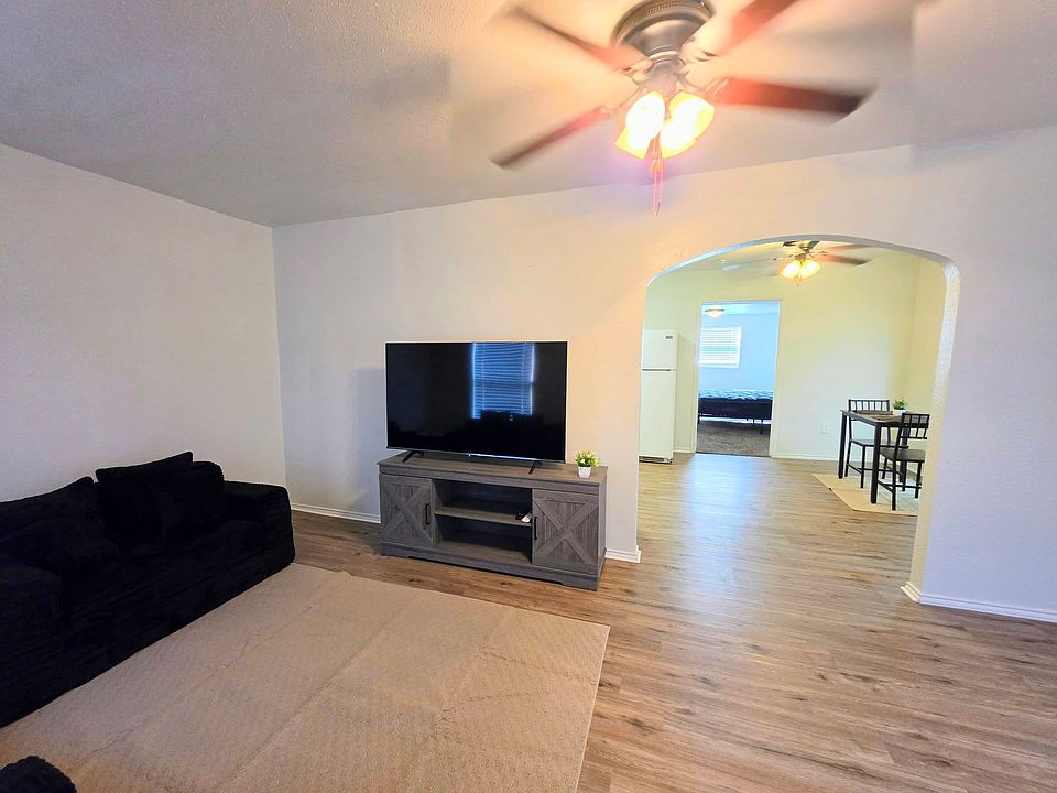 1st image of 1000 N Runnels St #B