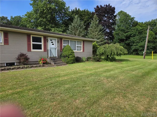 1332 New York State Trwy E #96, Waterloo, NY 13165