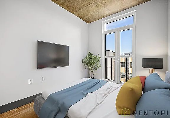 4th image of 340 Evergreen Ave APT 224