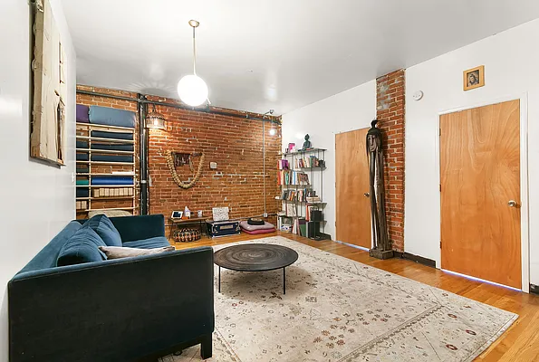 Rented by MNS | media 11