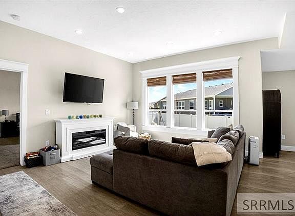 3rd image of 1205 Angela St