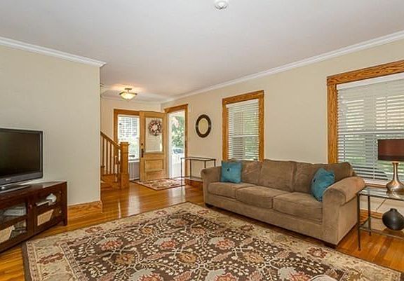 5th image of 134 Franklin Ave