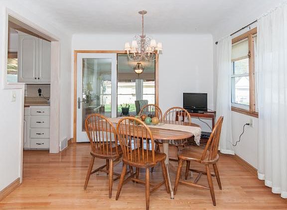 3rd image of 1087 Smith Ave S
