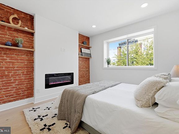 2nd image of 820 Pierce St