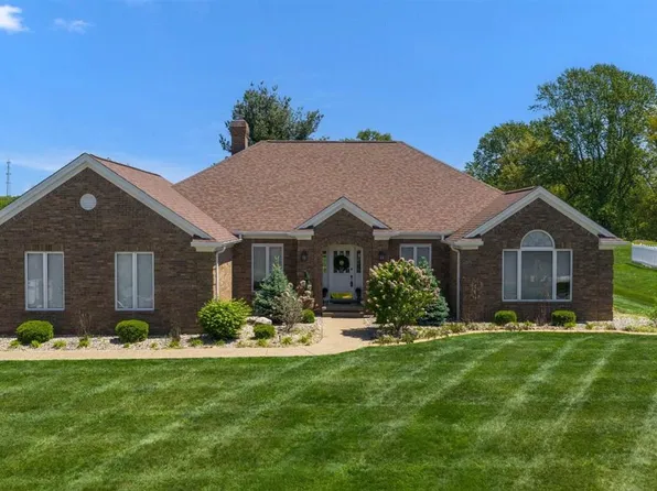 557 Saint Andrews Dr, Vine Grove, KY 40175