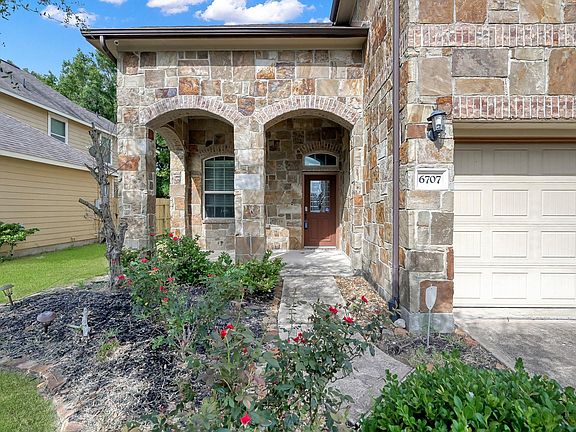 3rd image of 6707 Hunters Creek Lane