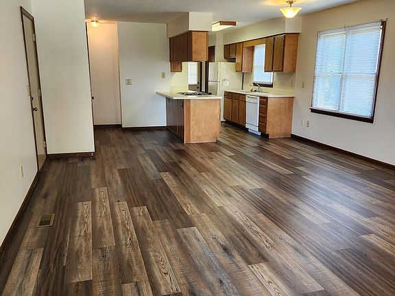 2nd image of 265 Woodlawn Dr
