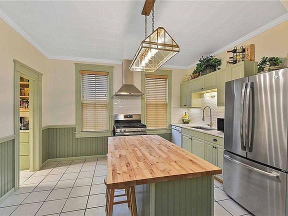 2nd image of 2144 W 38th St Unit D