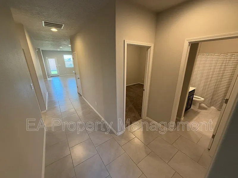4 bed, 2.0 bath, 1800 sqft, $2,395 — Photo 2