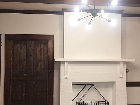 5th image of 211 E Franklin St