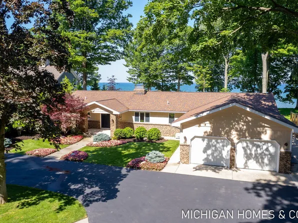 3065 N Lakeshore Dr, Holland, MI 49424