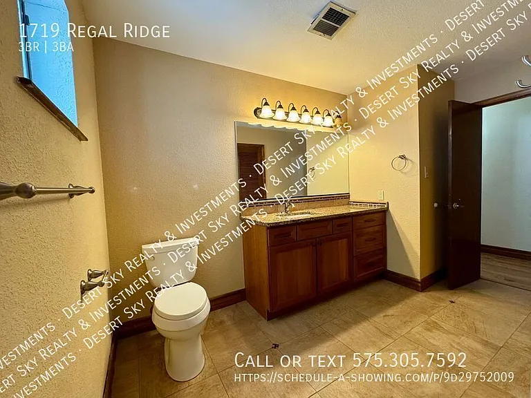 1719 Regal Rdg — Photo 36