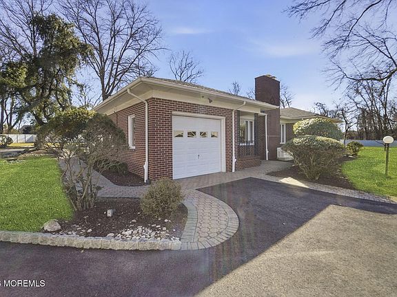 3rd image of 440 Broadway Road