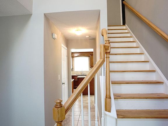3rd image of 390 Twin Brook Way