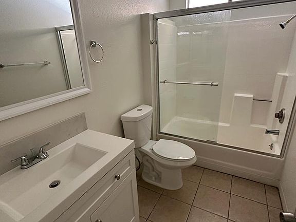 4th image of 32813 Cathedral Canyon Dr Unit A