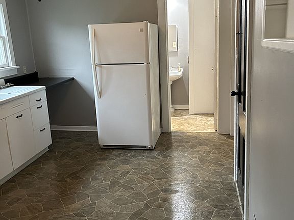3rd image of 8-10 Clark St #8