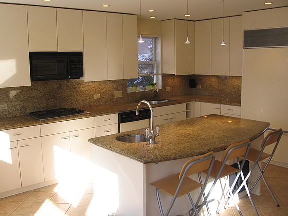 4th image of 1009 N East Ave