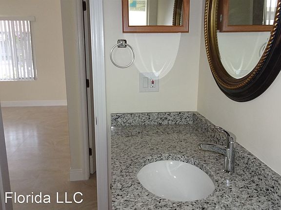 5th image of 2217 NE 2nd St #203
