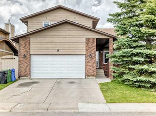 88 SW Castlefall Way NE, Calgary, AB T3J1M7