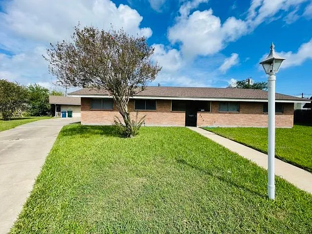 3 bed, 1577 sqft, $2,050 — Photo 1