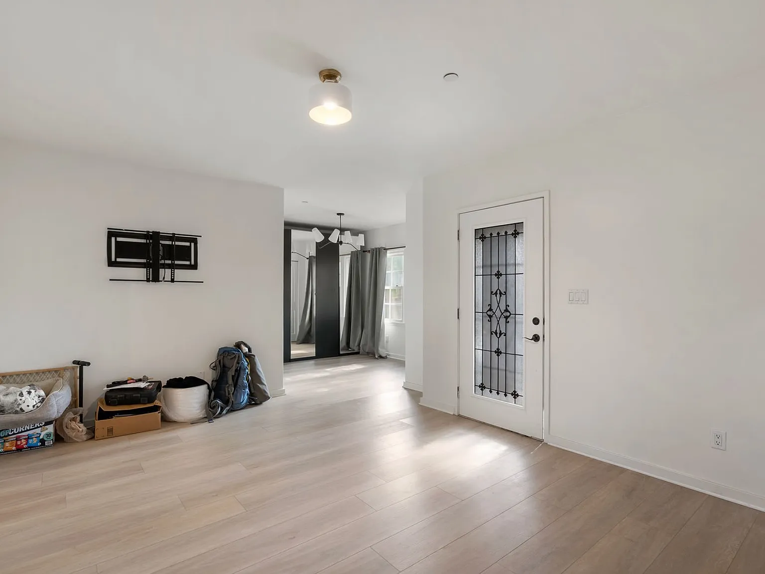 2 bed, 945 sqft, $4,750 — Photo 4