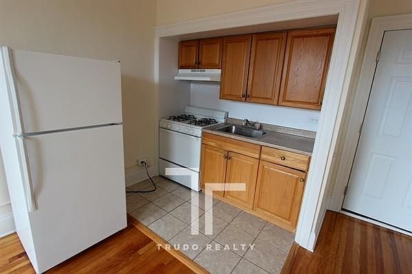 1st image of 2737 N Spaulding Ave APT 219