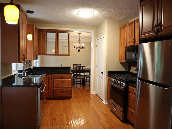 5th image of 4905 Bridgewood Dr