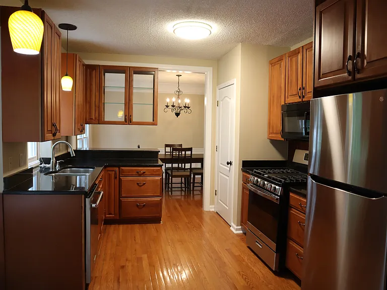 4905 Bridgewood Dr — Photo 5