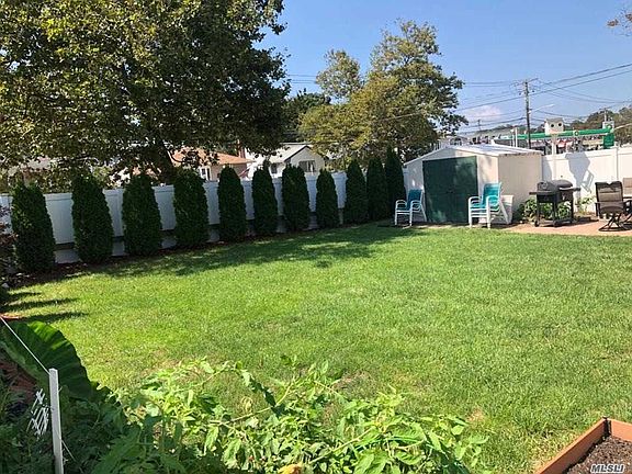 5th image of 2391 Schiller Ave
