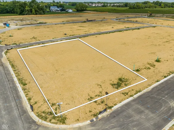 8226 Duke Dr, Zionsville, IN 46077