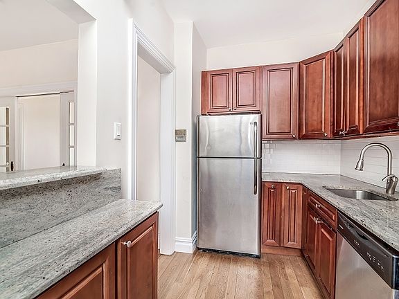 4th image of 415 Washington Ave APT 41