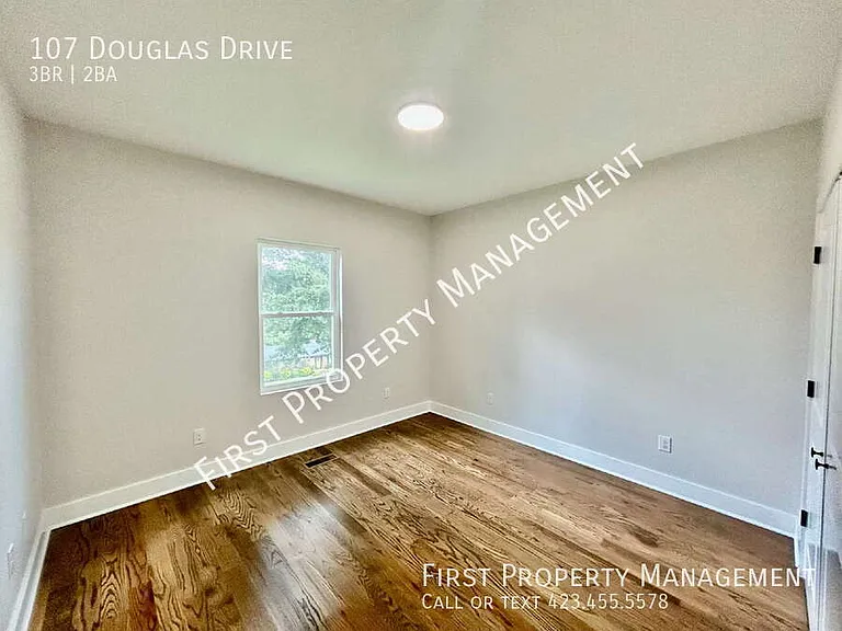 107 Douglas Dr — Photo 12