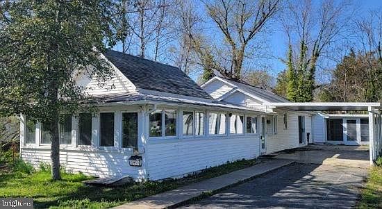 1st image of 221 Livingstone St