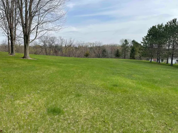 2045 Grandview Rd, Decorah, IA 52101