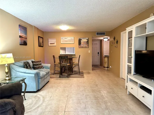 4850 NW 29th Ct APT 122, Lauderdale Lakes, FL 33313